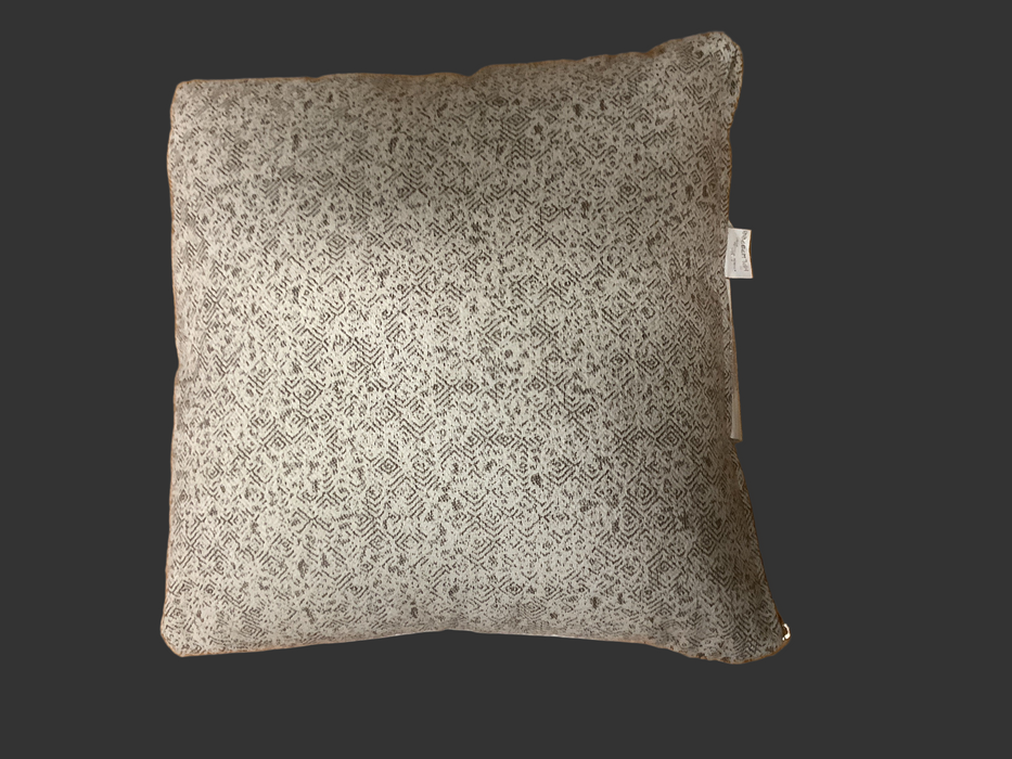 17" Throw Pillow, Huskie Pattern 924B, Closeout