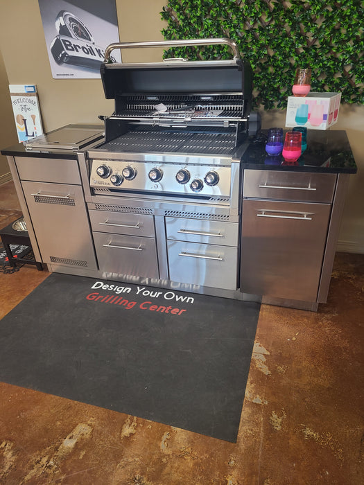 Broil King Imperial S590i LP Grill Island, w protective cover, grate lifter - Local Showroom