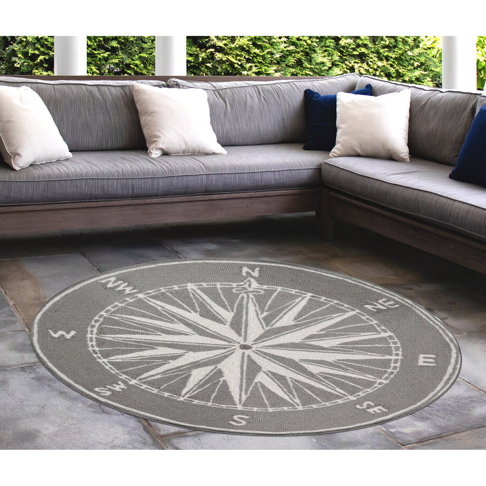 Liora Manne Frontporch Compass Indoor/Outdoor Rug Grey